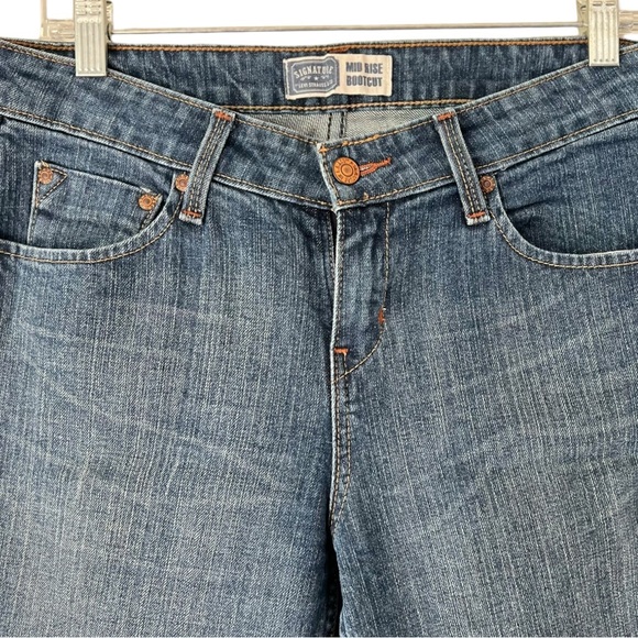 Levi Strauss & Co Signature Mid Rise Bootcut Jeans Sz 4 - Picture 6 of 7